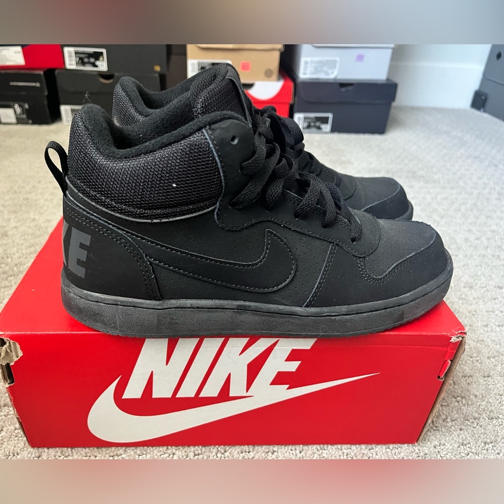 Nike Court Borough Mid Black 7Y or 9W